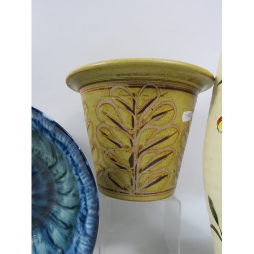 1102 - Selection of studio and art pottery.