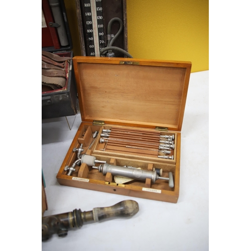 937 - THIS LOT HAS NOW BEEN WITHDRAWN BY THE VENDOR.
Interesting Mixed lot of Vintage Medical Instruments ... 