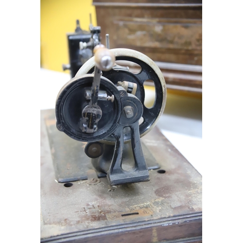 939 - THIS LOT HAS NOW BEEN WITHDRAWN BY THE VENDOR.
Antique Sewing Machine with original wooden Case. Mak... 