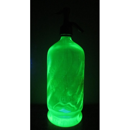 47 - Vintage French Uranium green glass soda syphon, 12.5