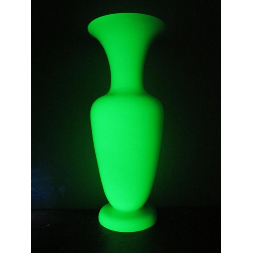 48 - Large Green opaline uranium glass vase 14