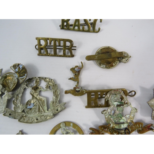 132 - Selection of WW1 and WW2 Military cap badges Button guard and Belt buckle etc.