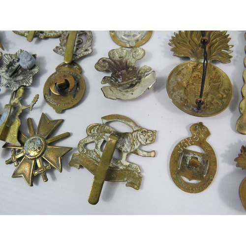 132 - Selection of WW1 and WW2 Military cap badges Button guard and Belt buckle etc.