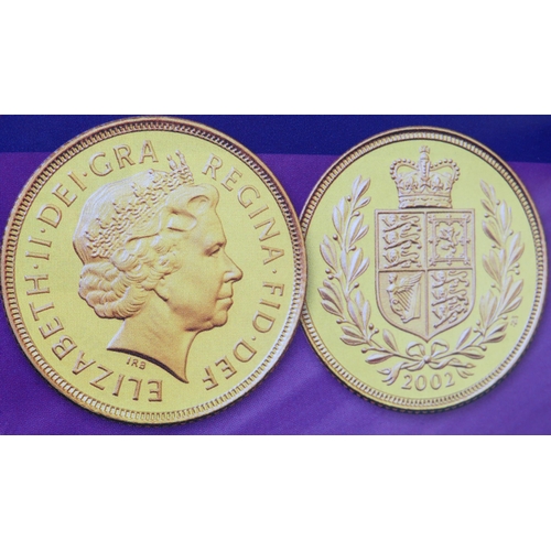 211 - Royal Mint 2002 Gold Proof Sovereign, Limited edition 01186/12,500 Comes complete with display box w... 