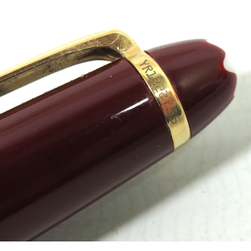 262 - Mont Blanc Gold coated Meisterstuck Classique Pen. Model number M163  Serial number JR1322755  Has  ... 