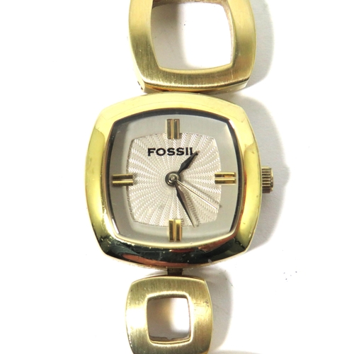 264 - Ladies 'Fossil' Quartz watch with Gold Tone body and Strap with spare links. Comes with Original Tin... 