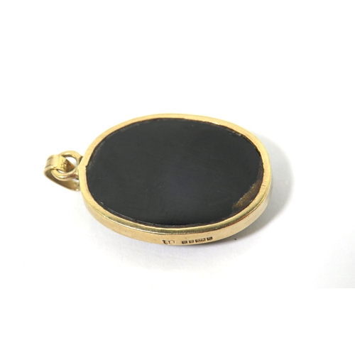 270 - Black Onyx Cabouchon pendant set in a 9ct Yellow Gold Mount .  Pendant measures approx 30 x 19 mm. s... 