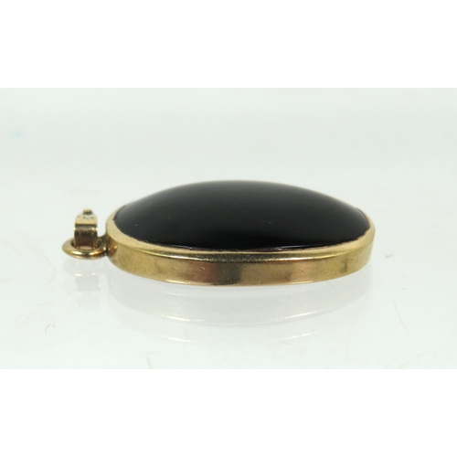 270 - Black Onyx Cabouchon pendant set in a 9ct Yellow Gold Mount .  Pendant measures approx 30 x 19 mm. s... 