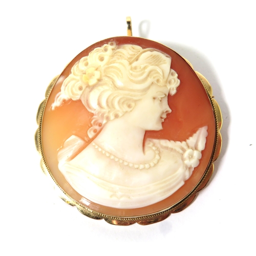 271 - Large Vintage Cameo Brooch/Pendant set in a 9ct Yellow Gold Mount.  45 x 45 mm.  Total weight 13.2g