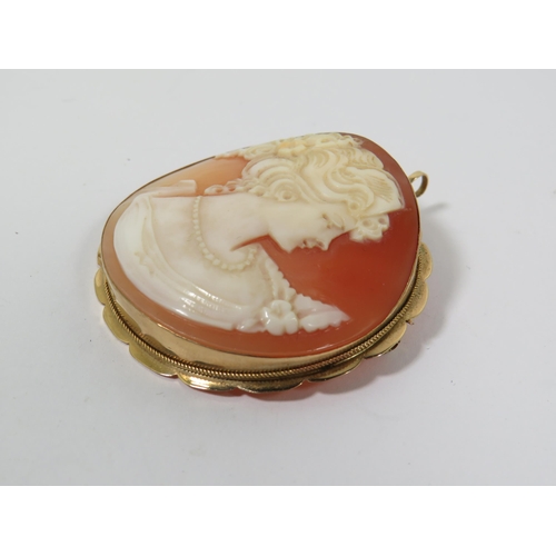 271 - Large Vintage Cameo Brooch/Pendant set in a 9ct Yellow Gold Mount.  45 x 45 mm.  Total weight 13.2g