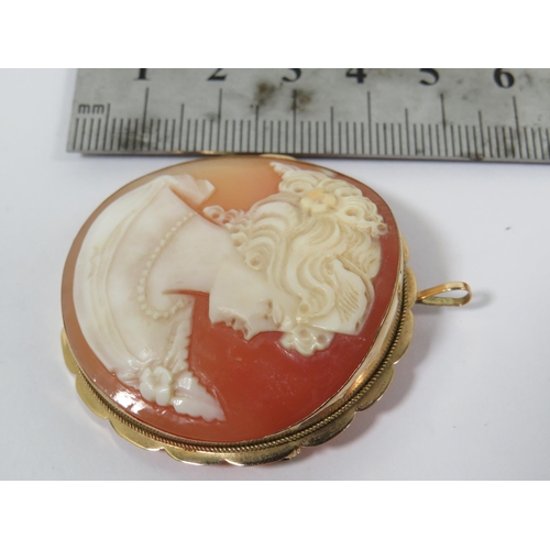 271 - Large Vintage Cameo Brooch/Pendant set in a 9ct Yellow Gold Mount.  45 x 45 mm.  Total weight 13.2g