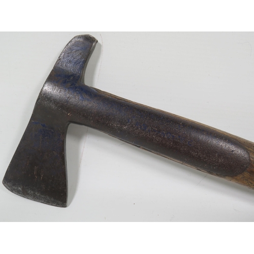 286 - Very Rare Vintage Fireman's Axe made by Rolls Royce. Arrowmarked and date stamped for 1942. In very ... 