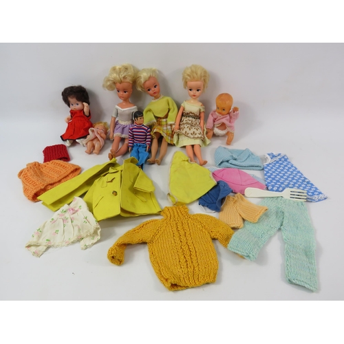 1048 - Three vintage Sindy dolls and a selection of clothes etc, Marks to the back of the heads & one has a... 