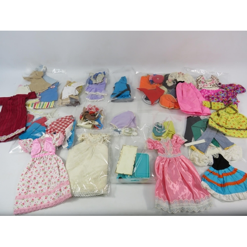 1049 - Large selection of vintage Sindy Doll clothing and accessories.