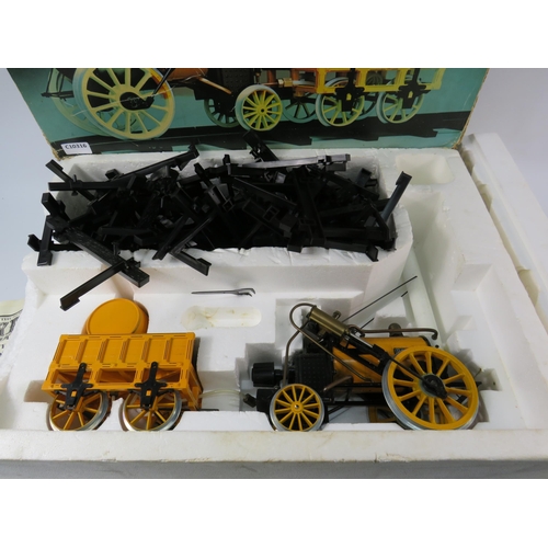 1055 - Hornby Railways Stephenson Rocket steam train set with 25ft of Track, Box is Tatty.