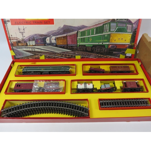 1058 - Vintage Triang 00 gauge Freightmaster electric train set and P4-5 Power controller.