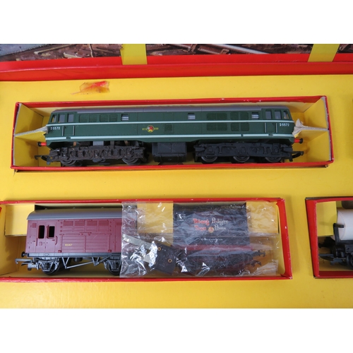 1058 - Vintage Triang 00 gauge Freightmaster electric train set and P4-5 Power controller.