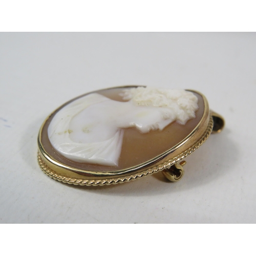 172 - Unmarked (chem tested) 9ct Yellow Gold Cameo Shell Brooch/Pendant which measures 35 x 28 mm. 7.8g to... 