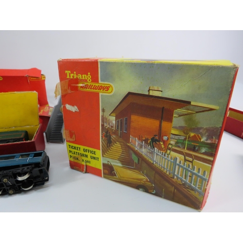 1061 - Triang Hornby train, carriages, and accessories including Ticket office, Signals and footbridge.