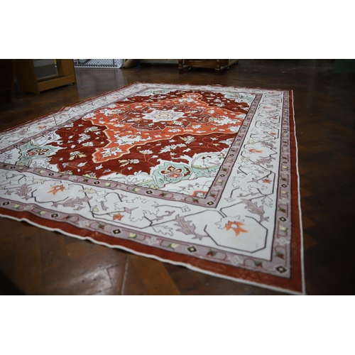 904 - Beautifully patterned room sized rug which measures approx 107 x 71 inches. In very good clean condi... 