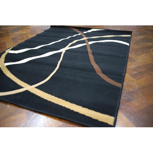 906 - 100% Polypropeline Rug in excellent condtion.  Measures approx 62 x 46 inches. See photos.