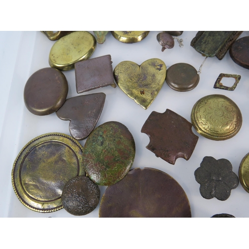 362 - Various antique metal detecting finds relating to horse harness/saddlery including one piece with lo... 