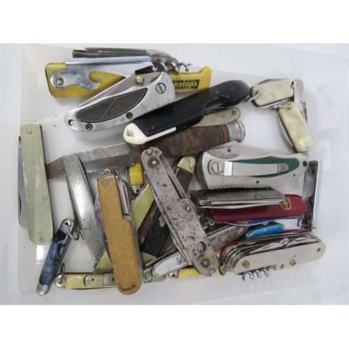 169 - Large selection of various vintage penkinves, multitool knives etc.