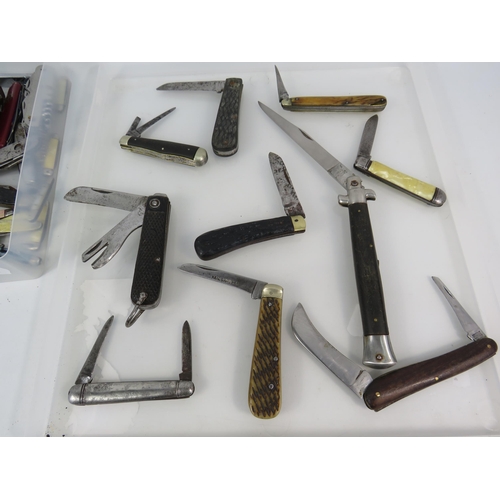 169 - Large selection of various vintage penkinves, multitool knives etc.