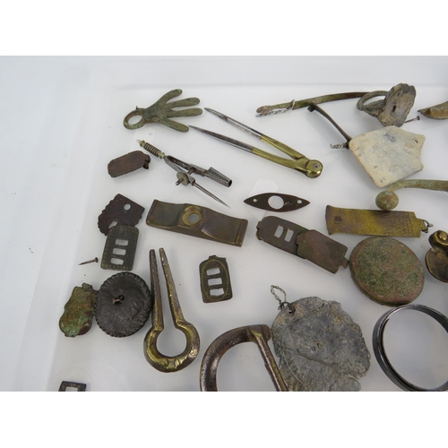 369 - Tray of various interesting metal detecting finds see pics including Jew's harps, Railway buttons et... 