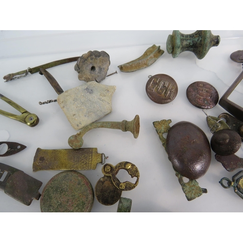 369 - Tray of various interesting metal detecting finds see pics including Jew's harps, Railway buttons et... 