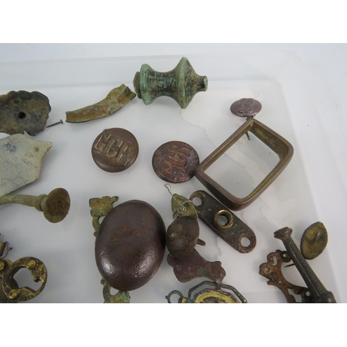 369 - Tray of various interesting metal detecting finds see pics including Jew's harps, Railway buttons et... 