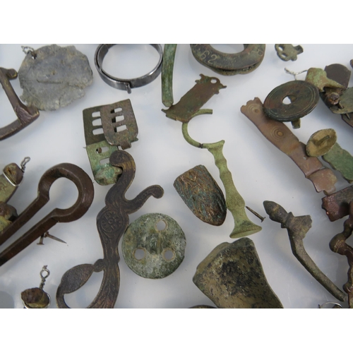 369 - Tray of various interesting metal detecting finds see pics including Jew's harps, Railway buttons et... 