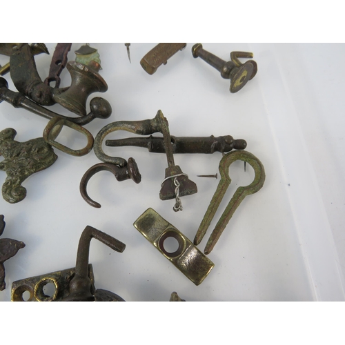 370 - Tray of various interesting metal detecting finds see pics including Jew's harps, Catholic pendant, ... 