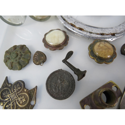 370 - Tray of various interesting metal detecting finds see pics including Jew's harps, Catholic pendant, ... 