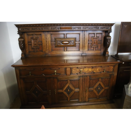 1206 - Lovely Victorian Buffet Dresser with lots of carved decorations. Made in Oak it measures approx H:58... 