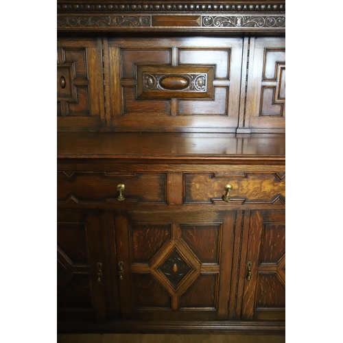 1206 - Lovely Victorian Buffet Dresser with lots of carved decorations. Made in Oak it measures approx H:58... 