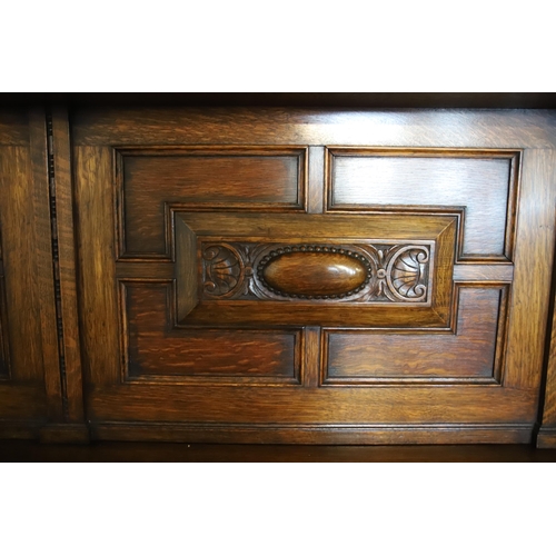 1206 - Lovely Victorian Buffet Dresser with lots of carved decorations. Made in Oak it measures approx H:58... 