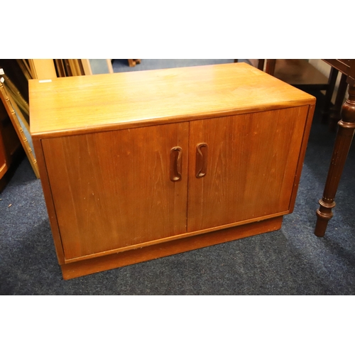 1237 - G-Plan Media unit in good condition.  H:21 x W:32 x D:18.  See photos