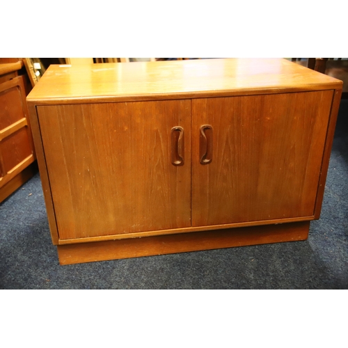 1237 - G-Plan Media unit in good condition.  H:21 x W:32 x D:18.  See photos