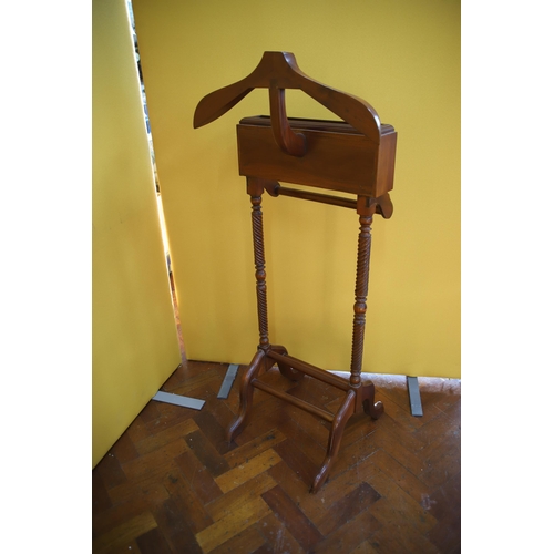 913 - Well made and smart looking Valet stand with drawers, rails etc.  H:49 inches. See photos.