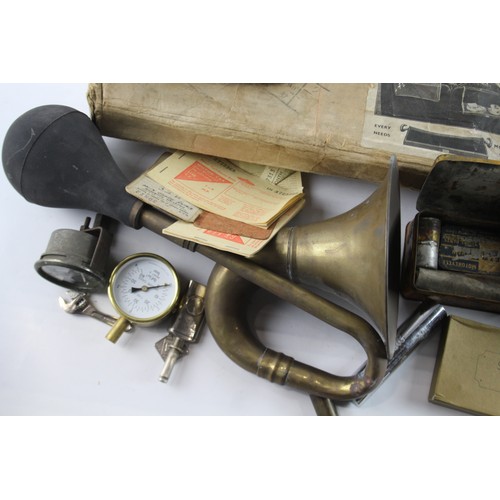 401 - Automobilia Collectables Inc Vintage Car Accessories Car Tray Horn Etc Joblot 575165