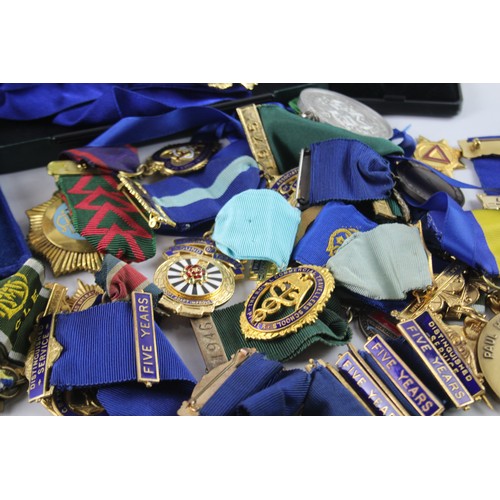 424 - Jewels / Medals Inc ROAB Rotary Club Oddfellows Vintage Enamel Etc Joblot 2306233