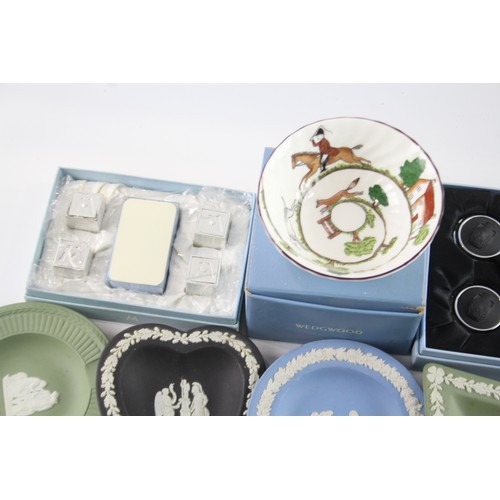 443 - Wedgwood Assorted Jasperware Inc Boxed, Black, Blue & White Joblot 701153