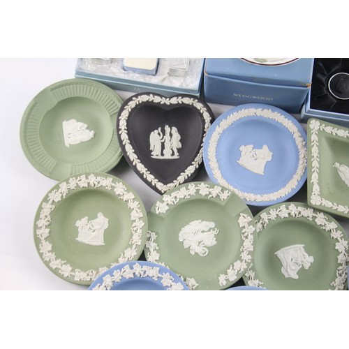 443 - Wedgwood Assorted Jasperware Inc Boxed, Black, Blue & White Joblot 701153