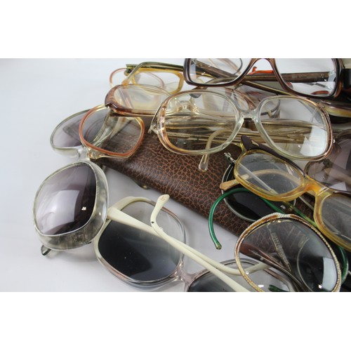 456 - Vintage Sunglasses Retro Plastic Inc Cases, Branded Joblot 701275