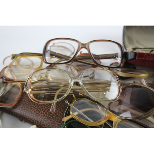 456 - Vintage Sunglasses Retro Plastic Inc Cases, Branded Joblot 701275