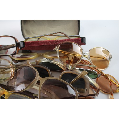 456 - Vintage Sunglasses Retro Plastic Inc Cases, Branded Joblot 701275