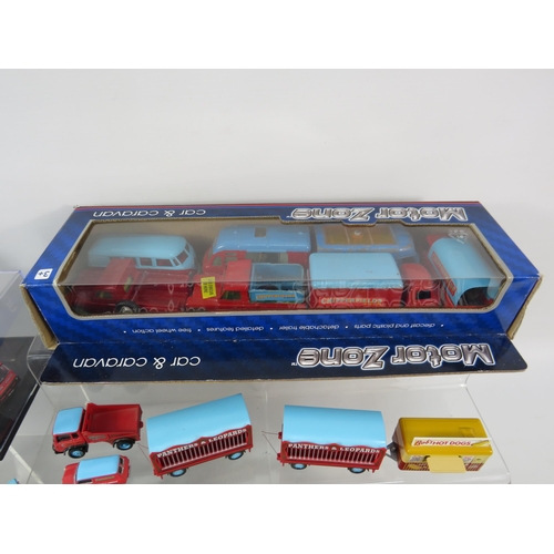 1082 - Corgi and Oxford diecast Chipperfield circus vehicles and trailers.