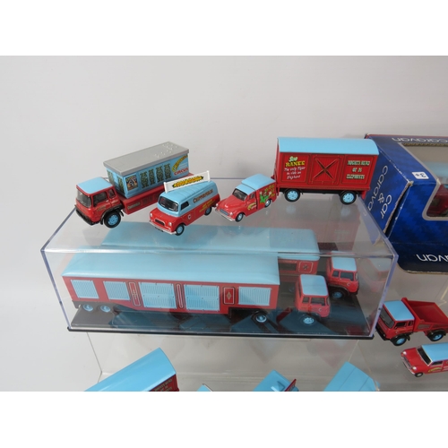 1082 - Corgi and Oxford diecast Chipperfield circus vehicles and trailers.