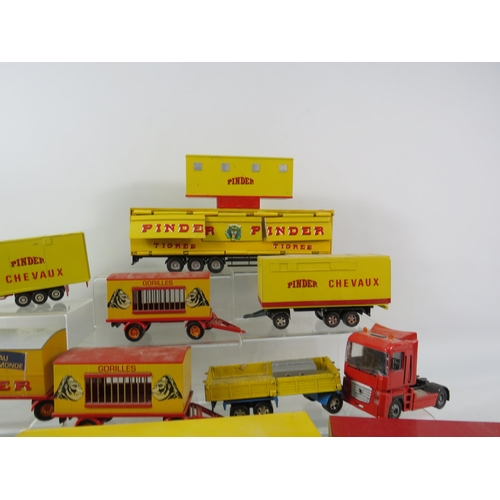 1084 - Various Corgi Pinder Circus animal trailers, caravan etc.